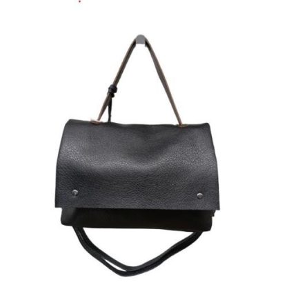 Bolso negro con asa y colgante